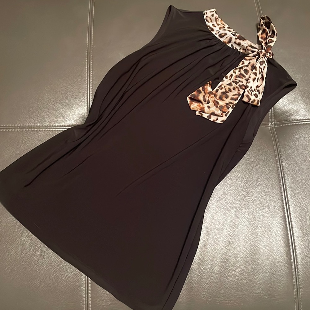 Very cute black top with leopard print accent.